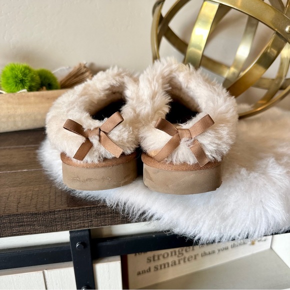 UGG Women's Slippers Heel Ribbon Bow- Tan Color Size 8 -SUPER RARE - Picture 4 of 6